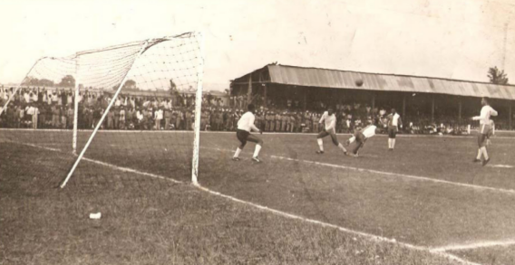 Match de foot dans la ville de Bukavu dans les années 50